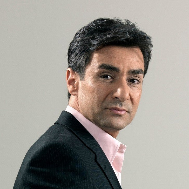 Business Man Portrait H92THWD